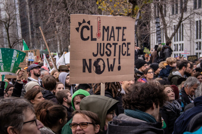 Klimaatverandering: moeten burgers of bedrijven betalen?