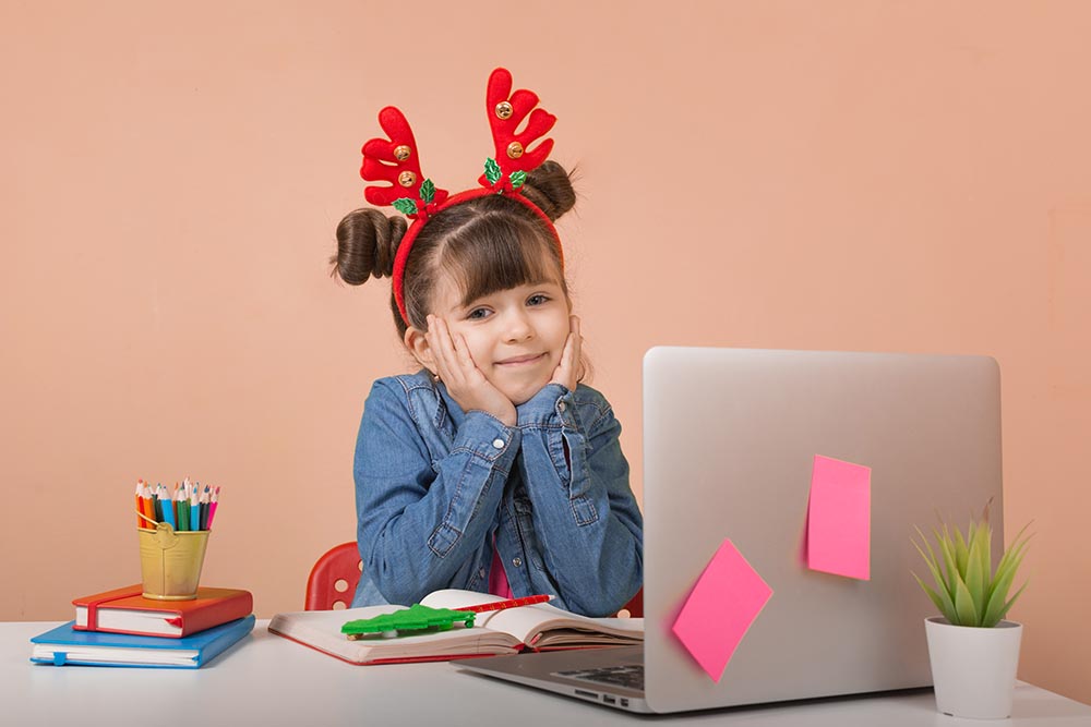 school-kind-kerst-laptop