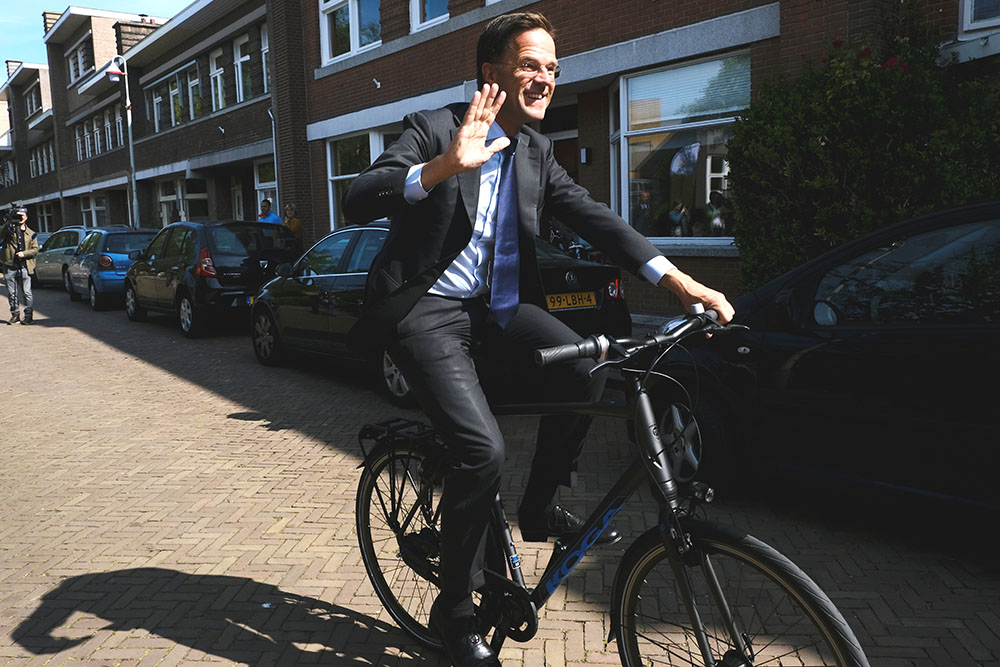 Mark Rutte op de fiets