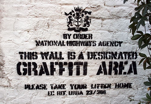Graffiti op muur