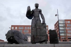 Beeld van Anton de Kom