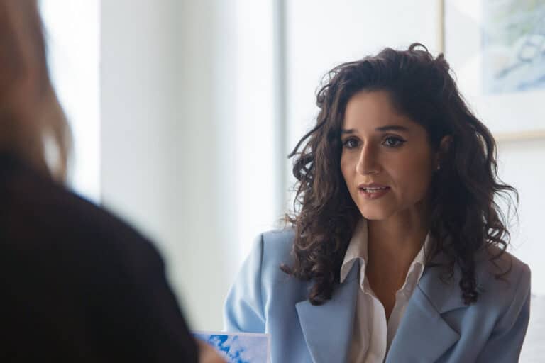 Docent voert een slechtnieuwsgesprek met een leerling