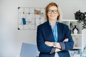 Een portret van een schoolleider in haar kantoor