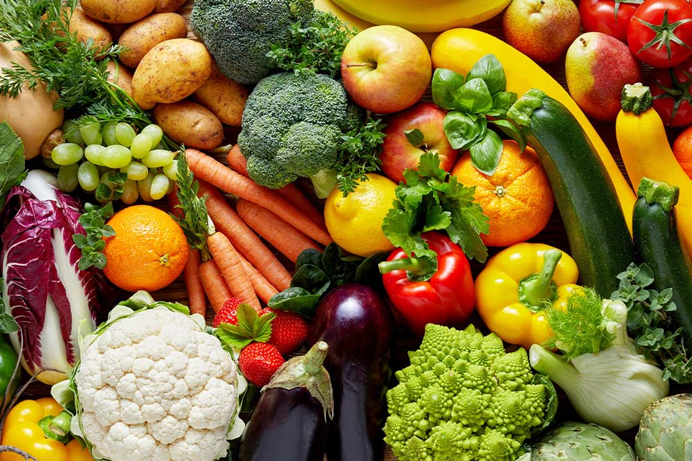 Groenten en fruit op een tafel