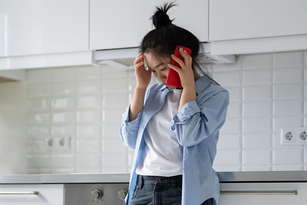 Een leerling met stress belt vanuit huis naar de LAKS stresslijn